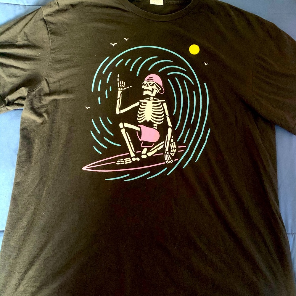 GRAPHIC TEE